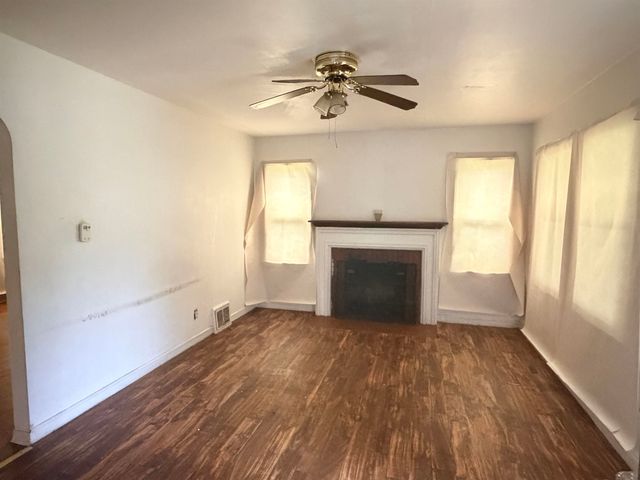 909 S Ballenger Highway, Flint, MI 48532