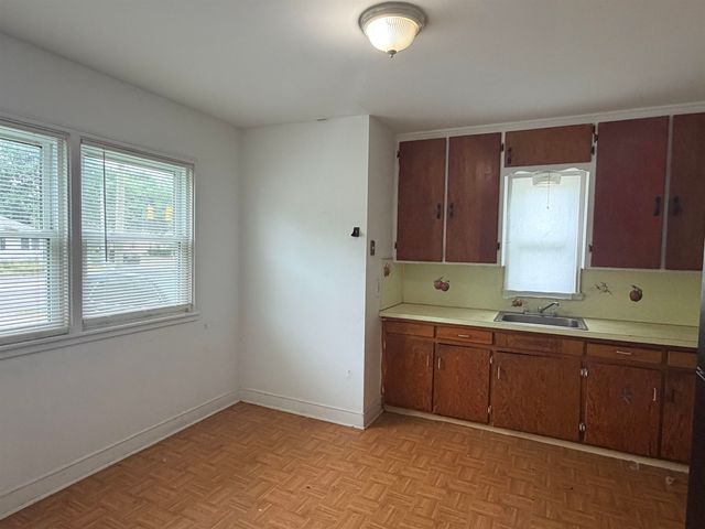 909 S Ballenger Highway, Flint, MI 48532