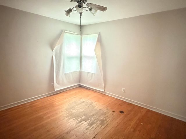 909 S Ballenger Highway, Flint, MI 48532