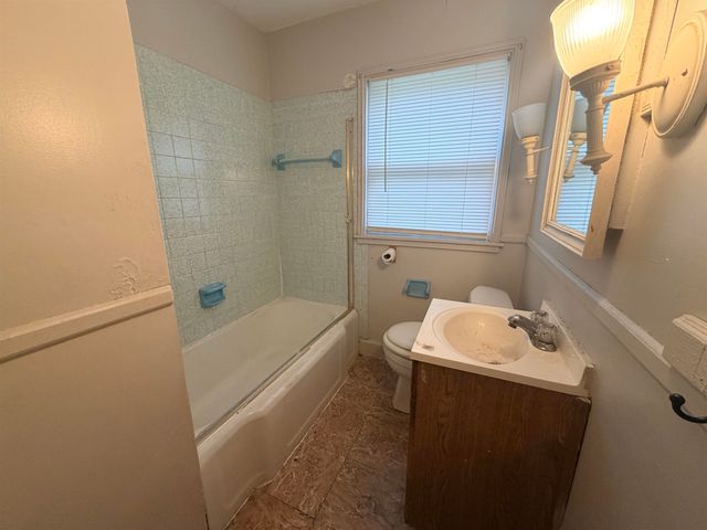 909 S Ballenger Highway, Flint, MI 48532