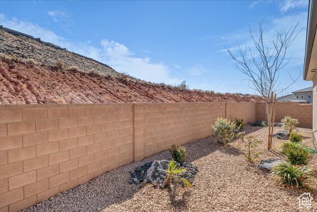 1466 N ARENA ROJA DR, Washington, UT 84780