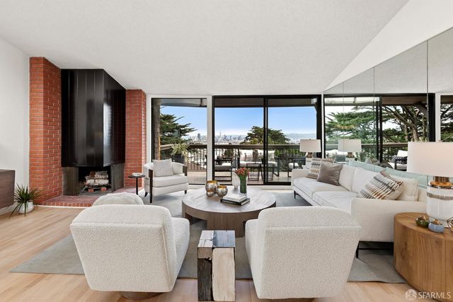 1 Topaz Way, San Francisco, CA 94131