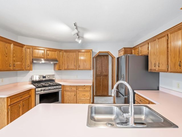 14806 Hallmark Drive, Apple Valley, MN 55124