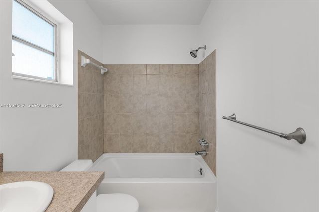 7550 SW 82nd St F201, Miami, FL 33143