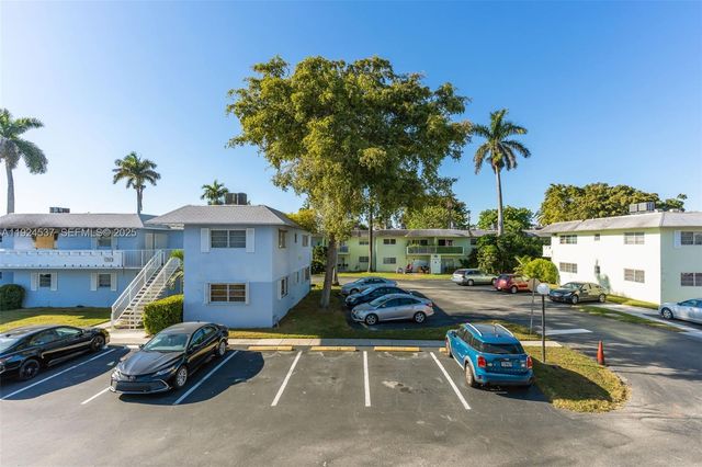 7550 SW 82nd St F201, Miami, FL 33143