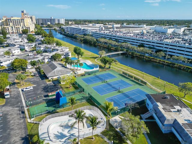 7550 SW 82nd St F201, Miami, FL 33143