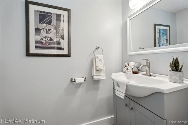 5992 Alan Drive 22, Brighton, MI 48116