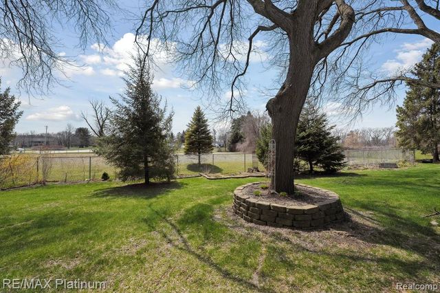 5992 Alan Drive 22, Brighton, MI 48116