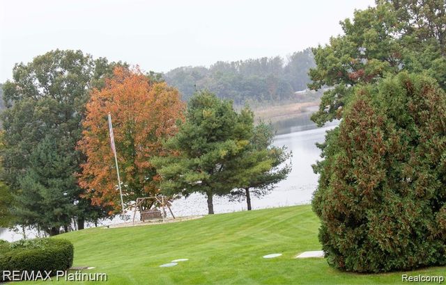 5992 Alan Drive 22, Brighton, MI 48116