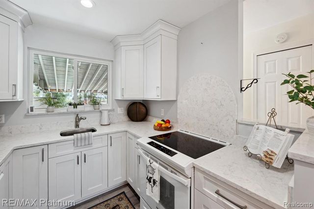 5992 Alan Drive 22, Brighton, MI 48116