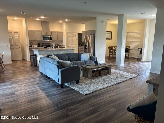 647 Airoso Road SE, Palm Bay, FL 32909