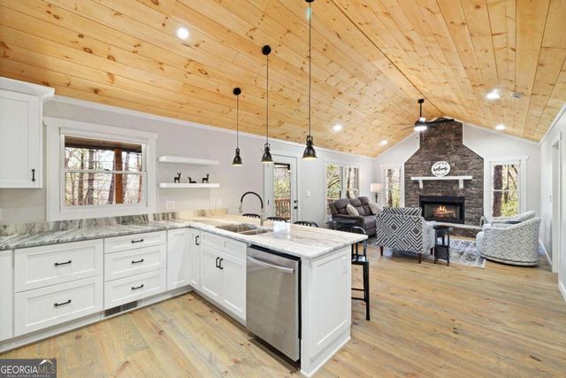 292 Wits End Way, Blue Ridge, GA 30513