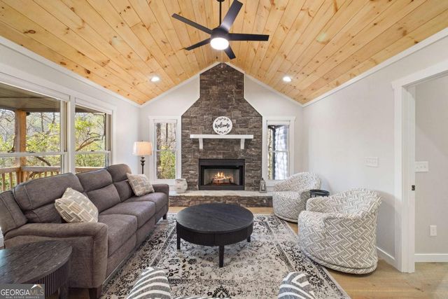 292 Wits End Way, Blue Ridge, GA 30513