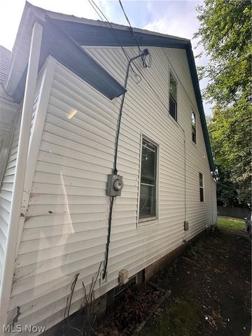 1061 Ackley Street, Akron, OH 44306