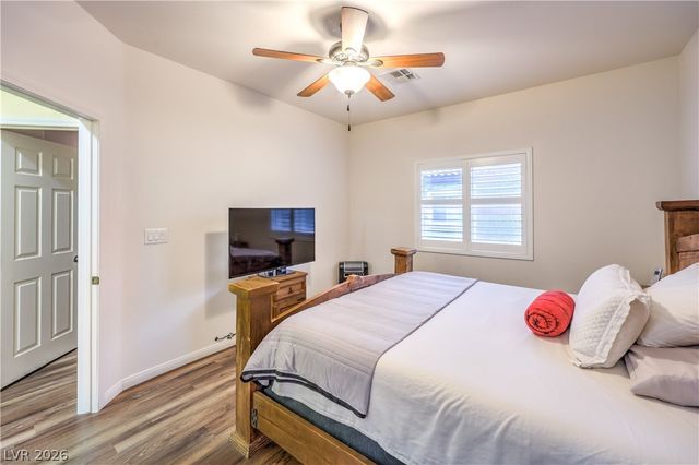 10450 Gold Shadow Avenue, Las Vegas, NV 89129