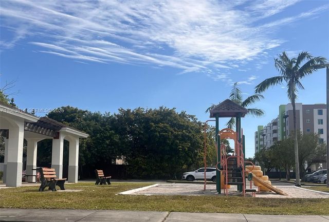 13800 NE 3rd Ct 305, North Miami, FL 33161