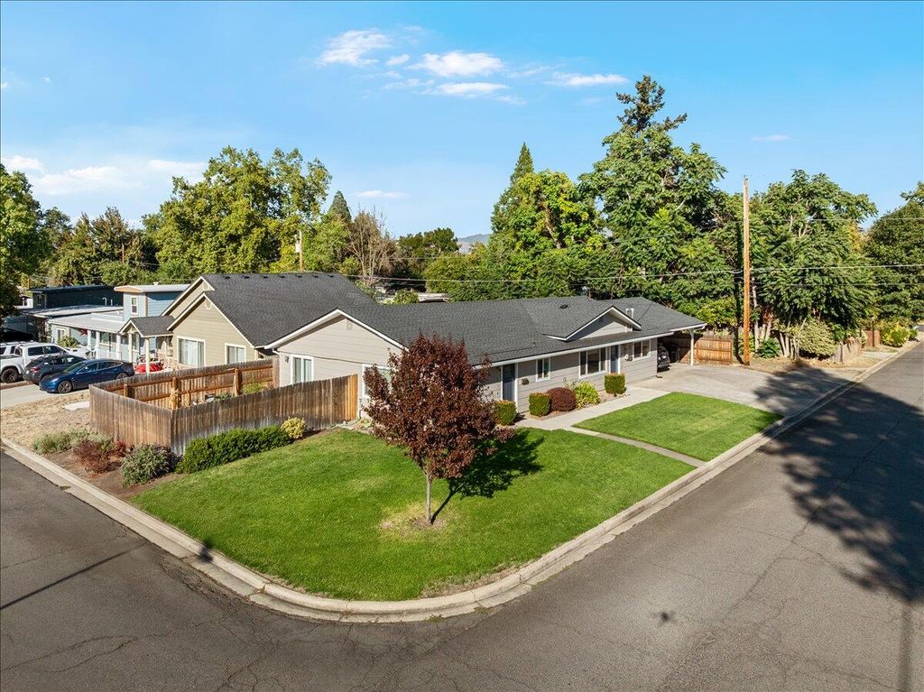 372 Ogara Street, Medford, OR 97501