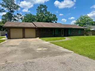 207 Lucky Drive, Silsbee, TX 77656