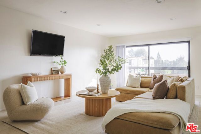 4829 Whitsett Avenue 301, Valley Village, CA 91607