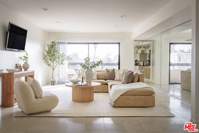 4829 Whitsett Avenue 301, Valley Village, CA 91607