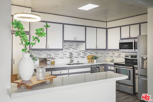 4829 Whitsett Avenue 301, Valley Village, CA 91607