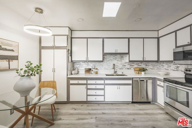 4829 Whitsett Avenue 301, Valley Village, CA 91607