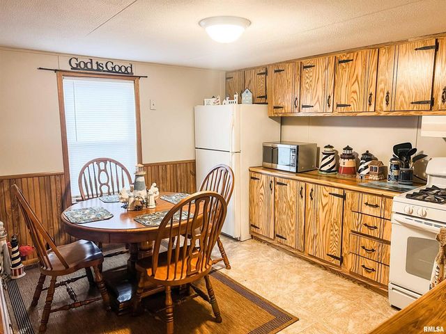 511 W HELEN Avenue, Christopher, IL 62822