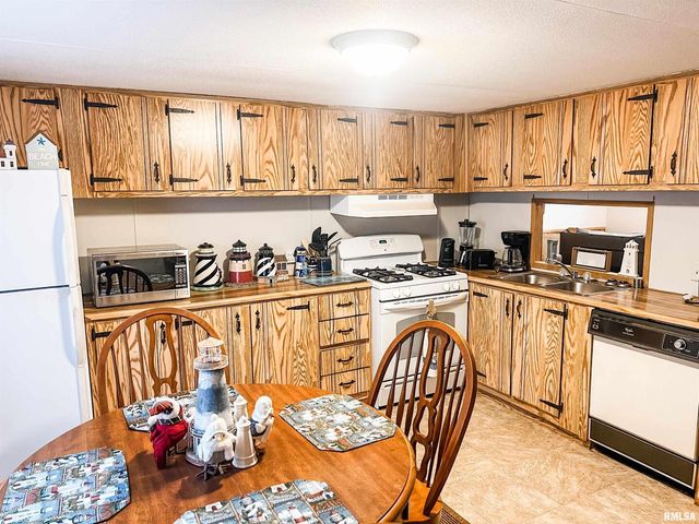 511 W HELEN Avenue, Christopher, IL 62822