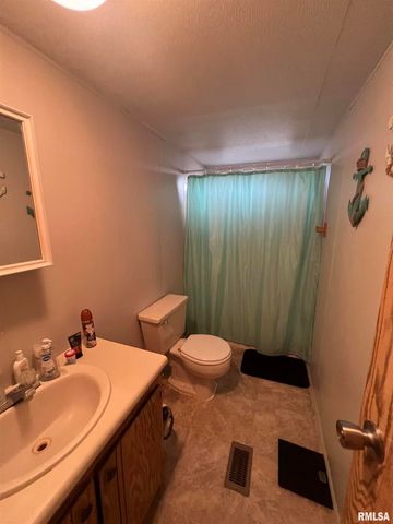 511 W HELEN Avenue, Christopher, IL 62822