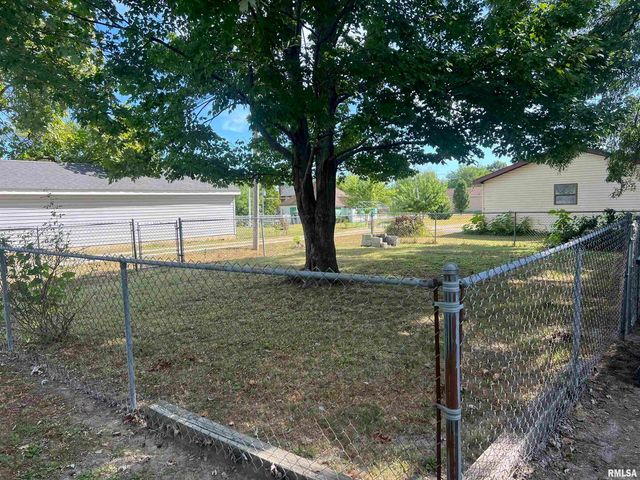 511 W HELEN Avenue, Christopher, IL 62822