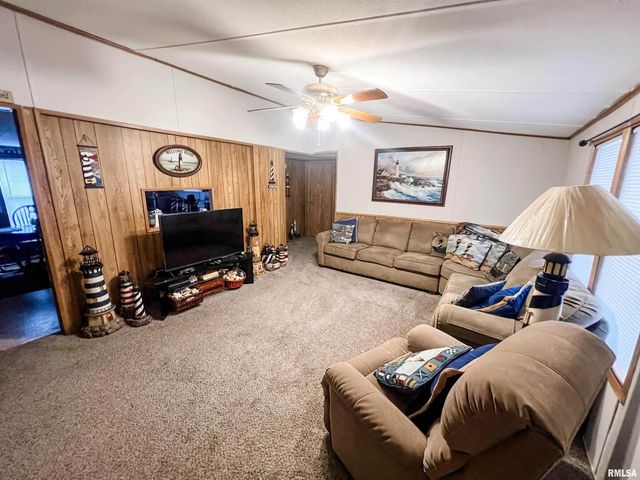 511 W HELEN Avenue, Christopher, IL 62822