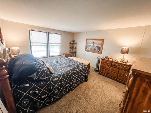 511 W HELEN Avenue, Christopher, IL 62822