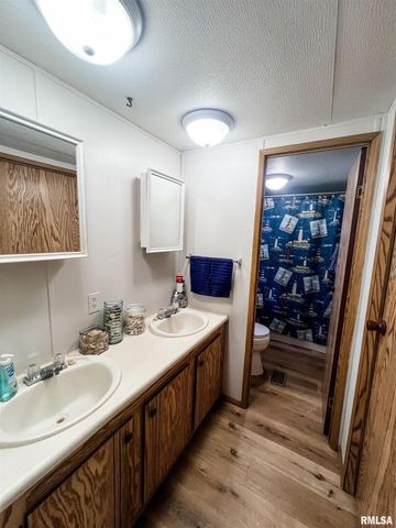 511 W HELEN Avenue, Christopher, IL 62822