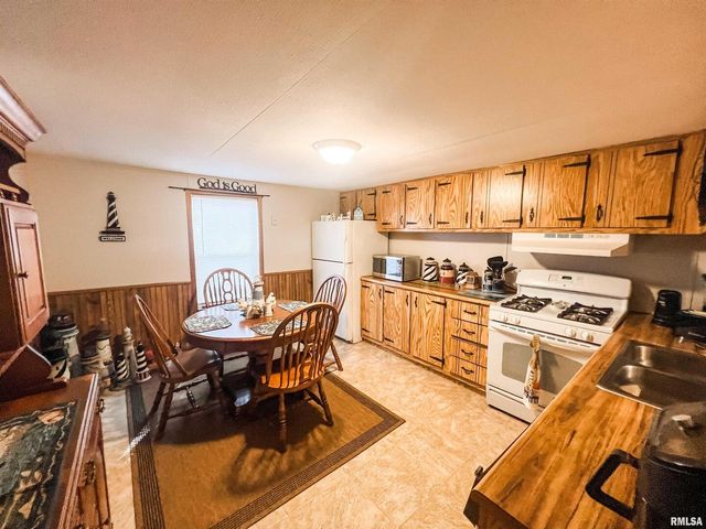 511 W HELEN Avenue, Christopher, IL 62822