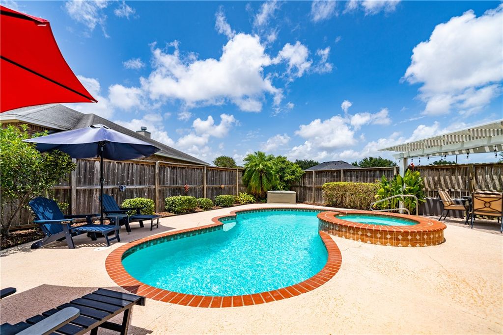 5706 Waterford Dr, Corpus Christi, TX 78414 — photo 2