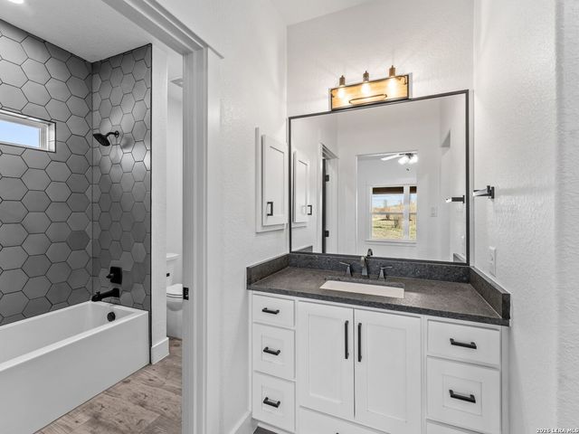 465 W Wetz Road, Marion, TX 78124