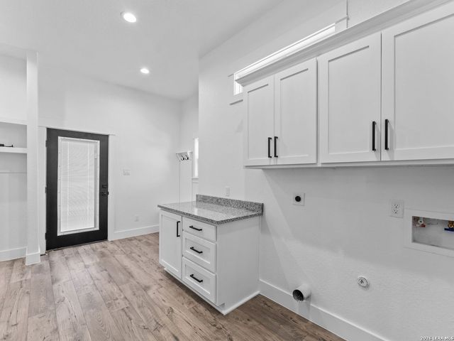 465 W Wetz Road, Marion, TX 78124