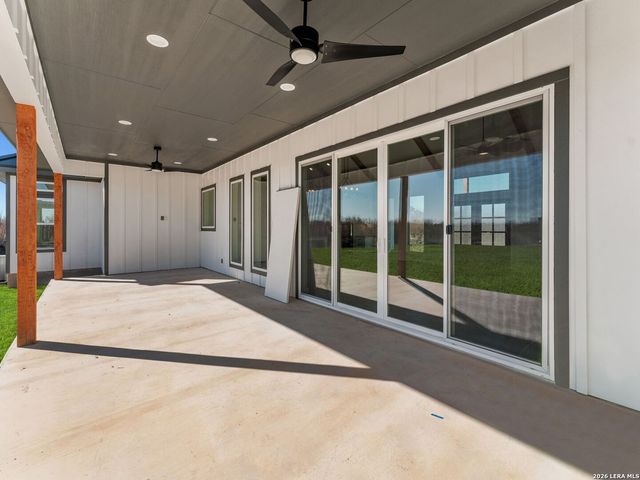465 W Wetz Road, Marion, TX 78124