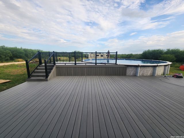 465 W Wetz Road, Marion, TX 78124