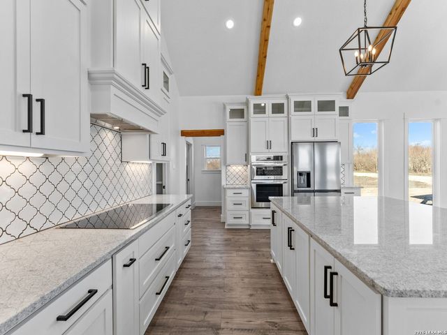 465 W Wetz Road, Marion, TX 78124