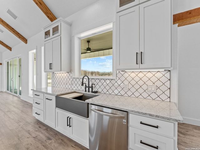 465 W Wetz Road, Marion, TX 78124