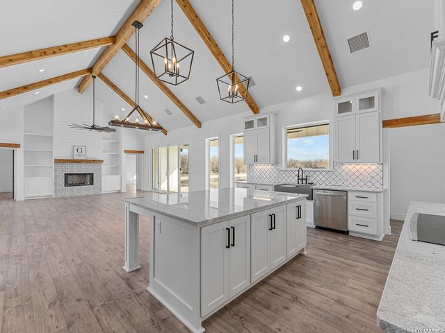 465 W Wetz Road, Marion, TX 78124