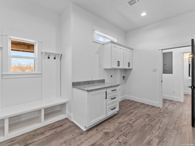 465 W Wetz Road, Marion, TX 78124