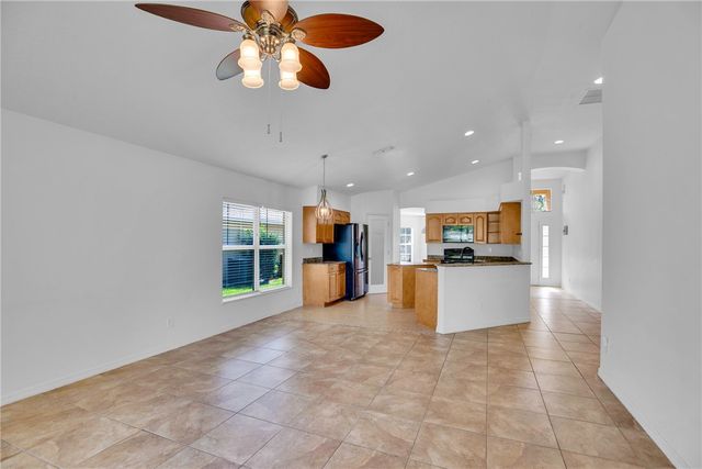 1635 16th Court SW, Vero Beach, FL 32962