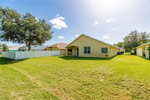1635 16th Court SW, Vero Beach, FL 32962