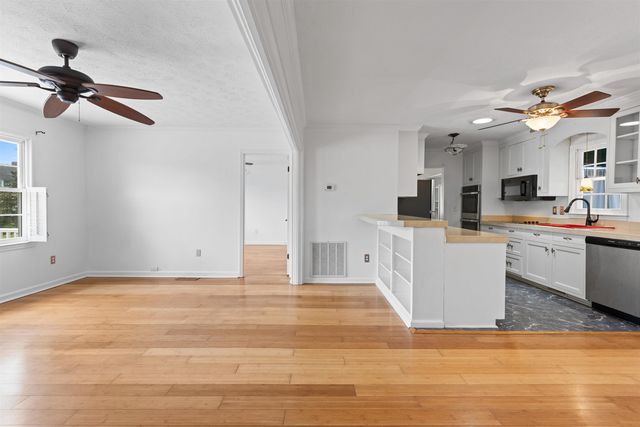 706 Thomas Ave., North Myrtle Beach, SC 29582
