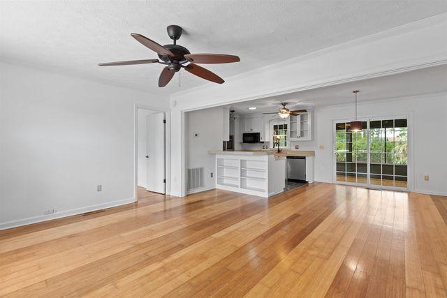 706 Thomas Ave., North Myrtle Beach, SC 29582