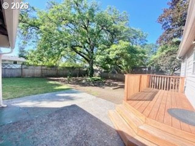 255 W FAIRFIELD St, Gladstone, OR 97027