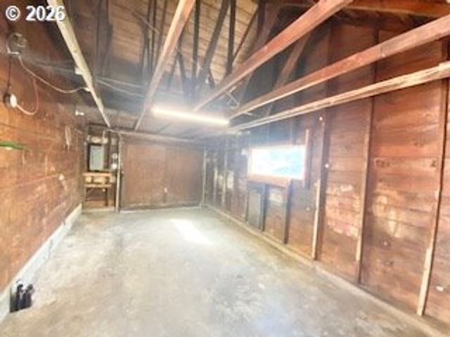 255 W FAIRFIELD St, Gladstone, OR 97027