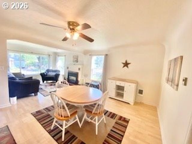 255 W FAIRFIELD St, Gladstone, OR 97027